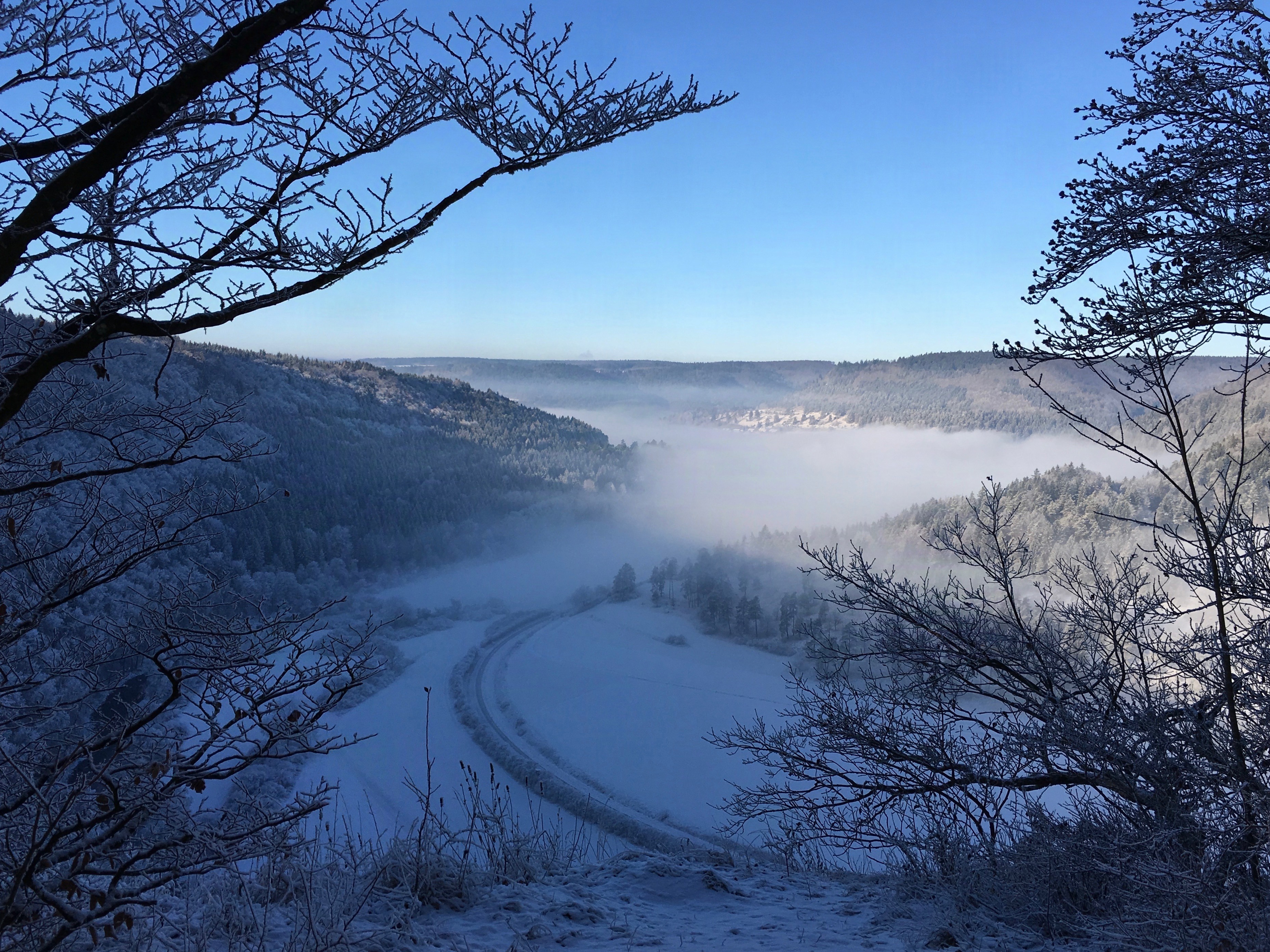 Winterlicher Blick vom Geistfelsen über das Donautal