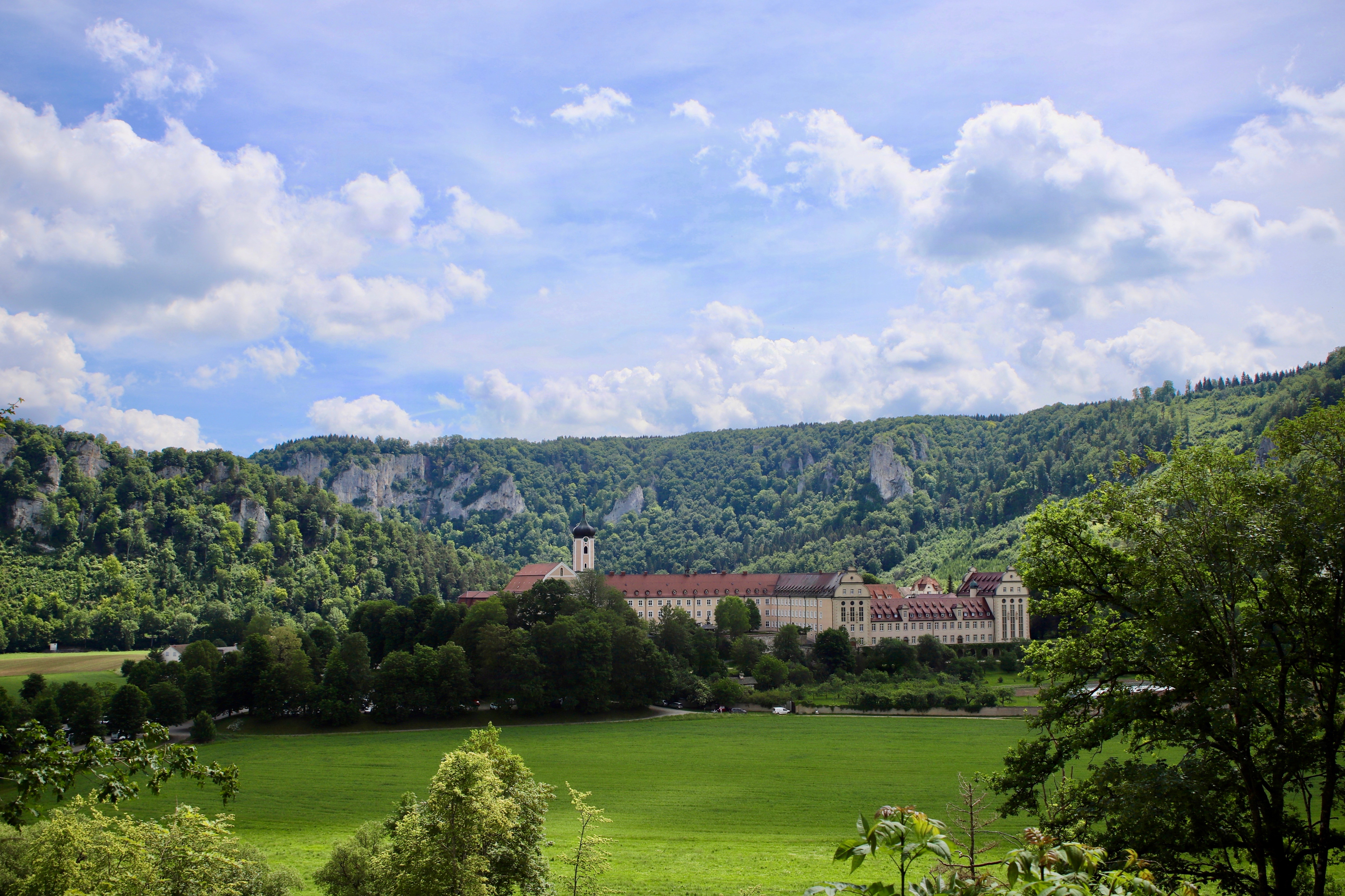 Das Kloster Beuron im Frühlingsgrün