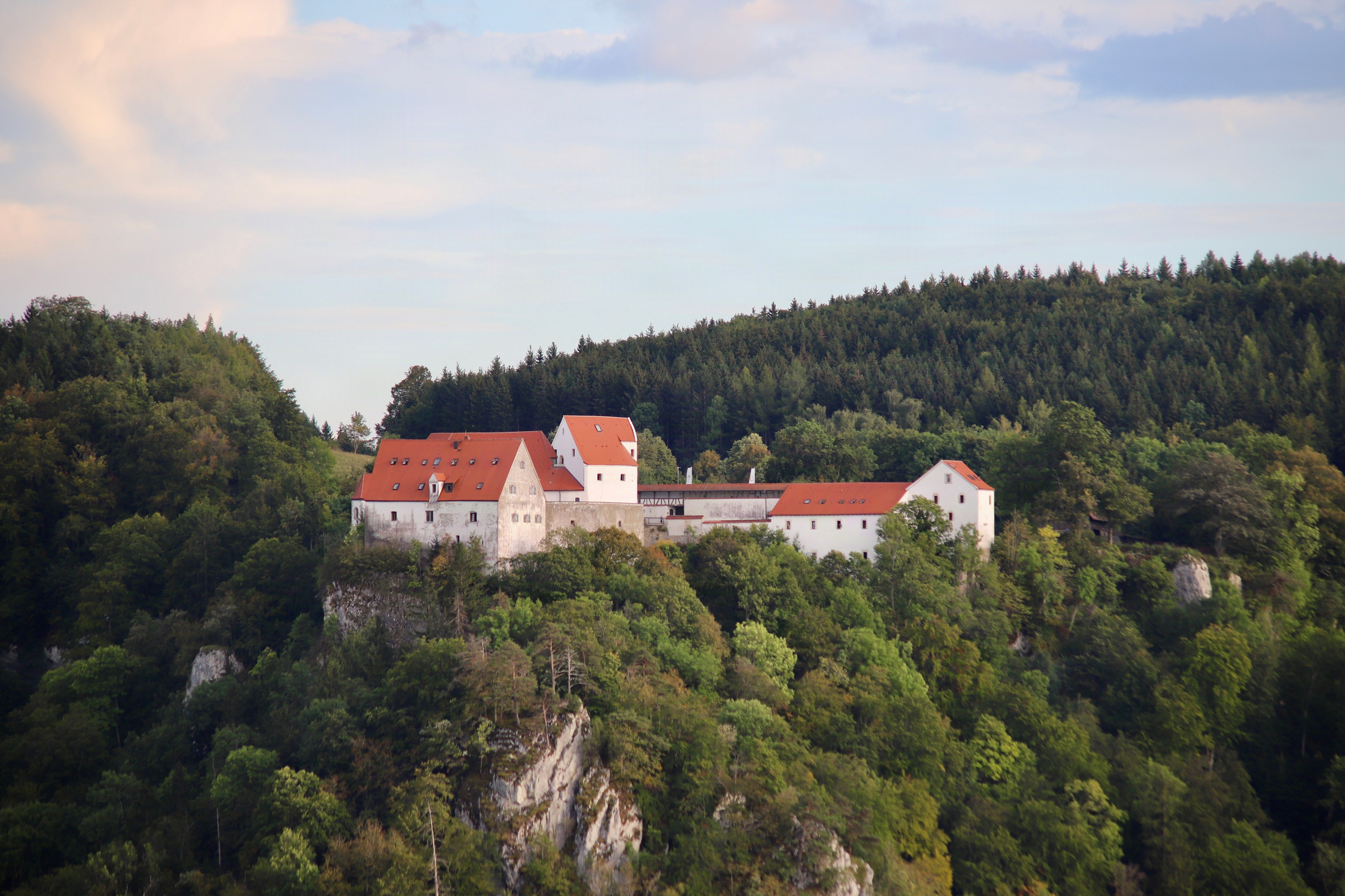 Blick vom Eichfelsen auf die Burg Wildenstein