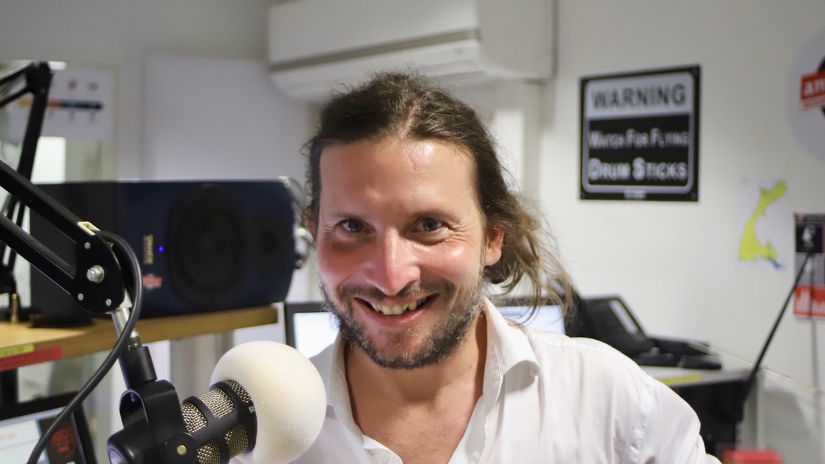 Andreas Stefan Geiger im Radiostudio